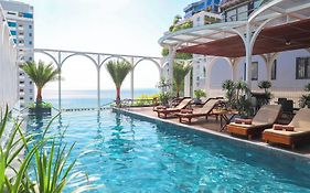 Golden Lotus Luxury Hotel Danang - Complimentary Daily Afternoon Tea